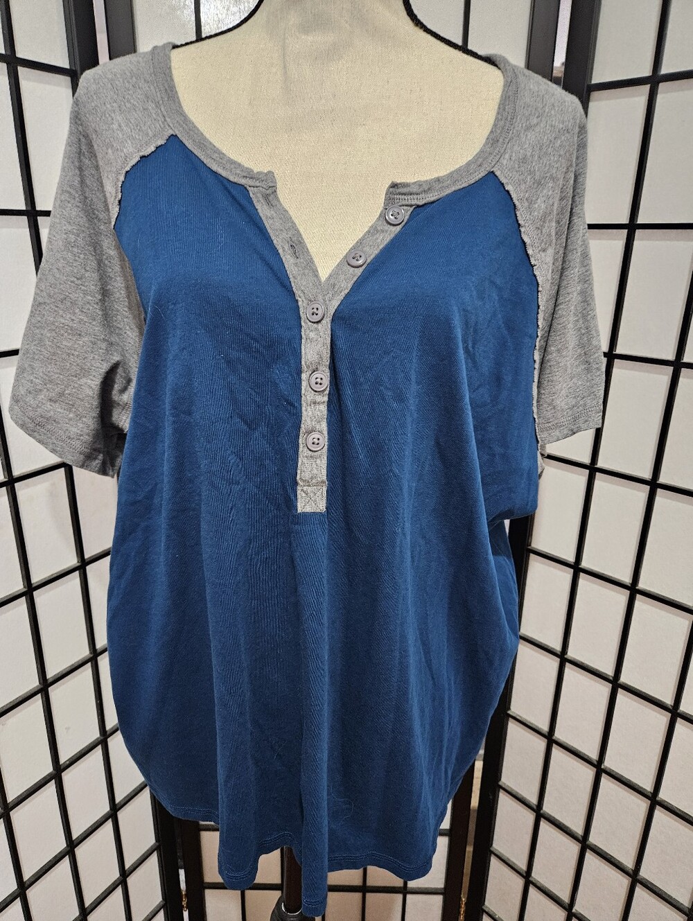Torrid Size 3 (3X) Blue & Gray Varsity Henley Sort Sleeve Tee Shirt